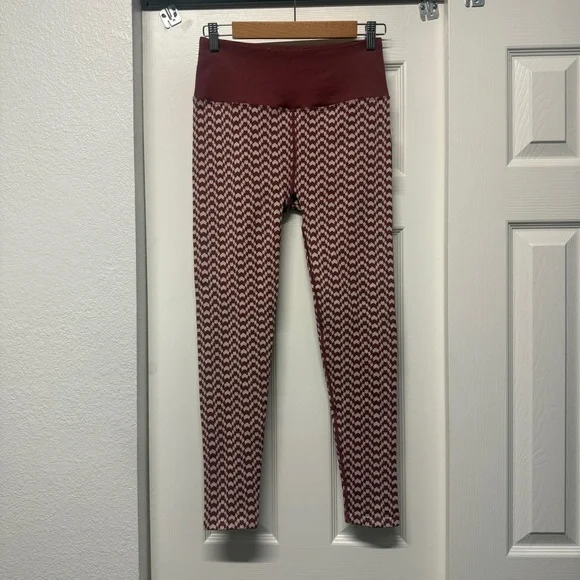 Spiritual Gangster| NWOT Women’s Size M/L Jacquard 7/8 Legging in Burgundy - Picture 5 of 10